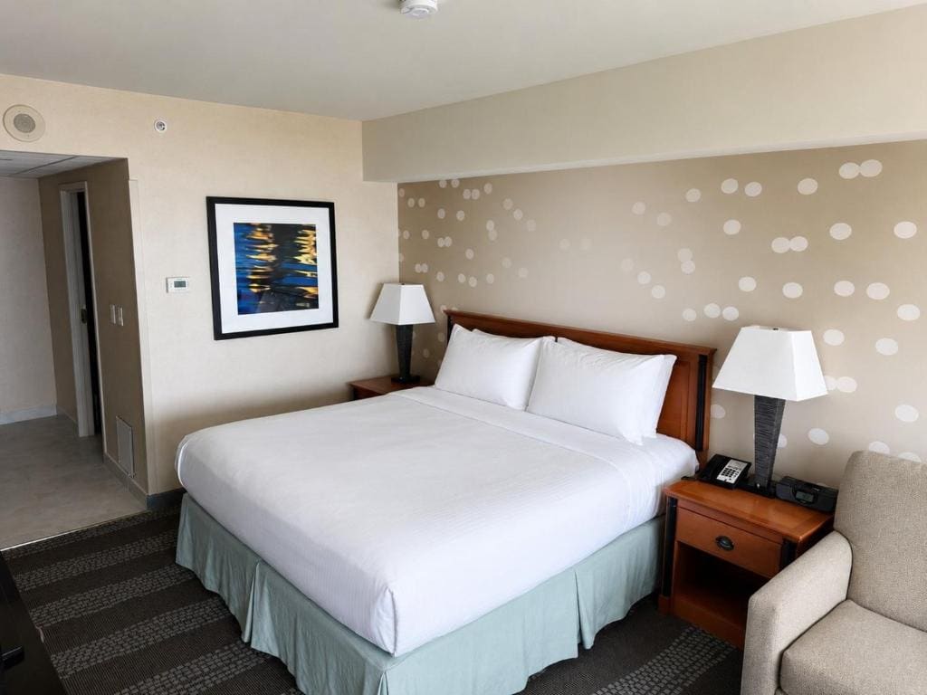 Standard King Room with River View room - Image 3