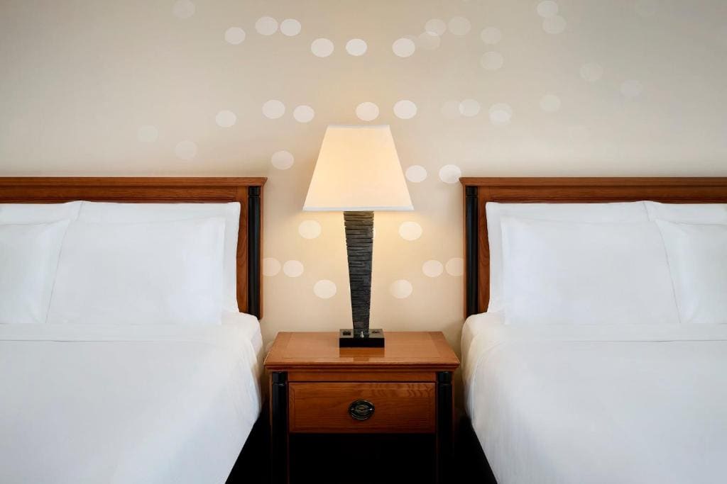 Standard Room with Two Queen Beds room - Image 2