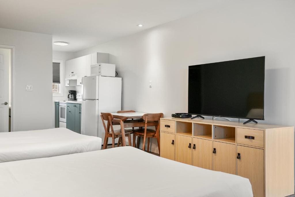 Two-Bedroom Chalet room - Image 2