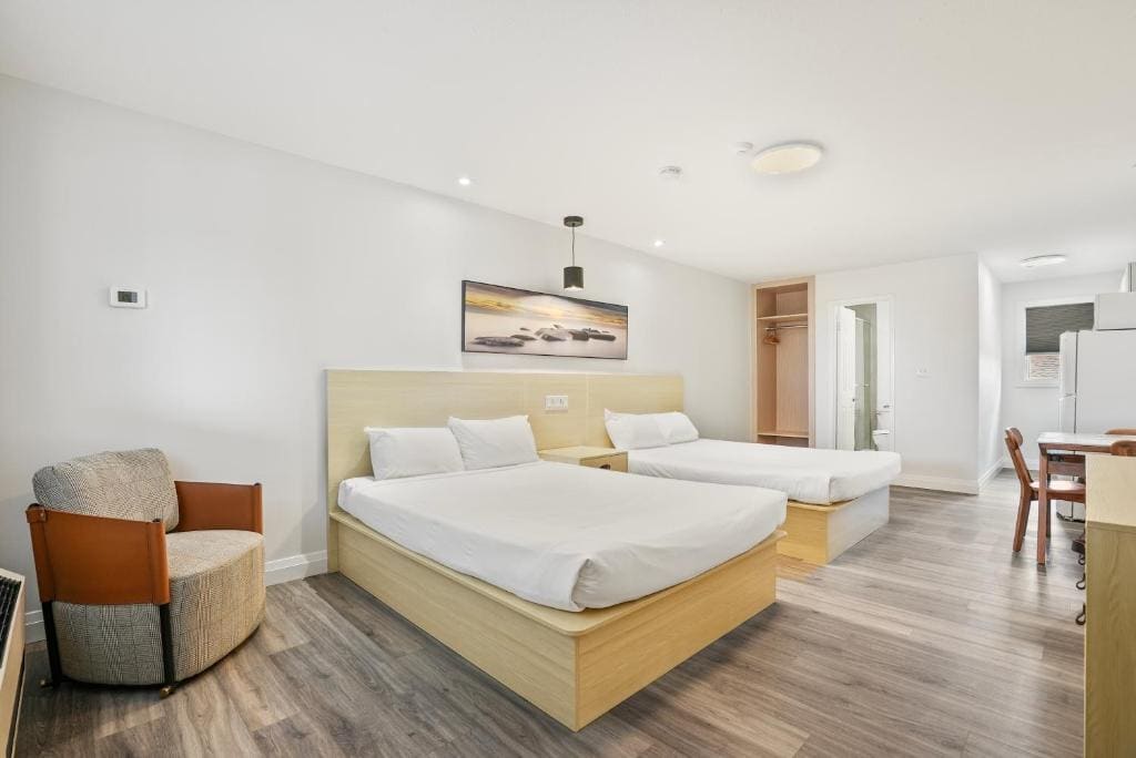 Standard Room with Two Queen Beds room - Image 1