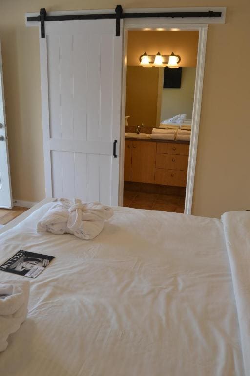 King Room with Balcony room - Image 1