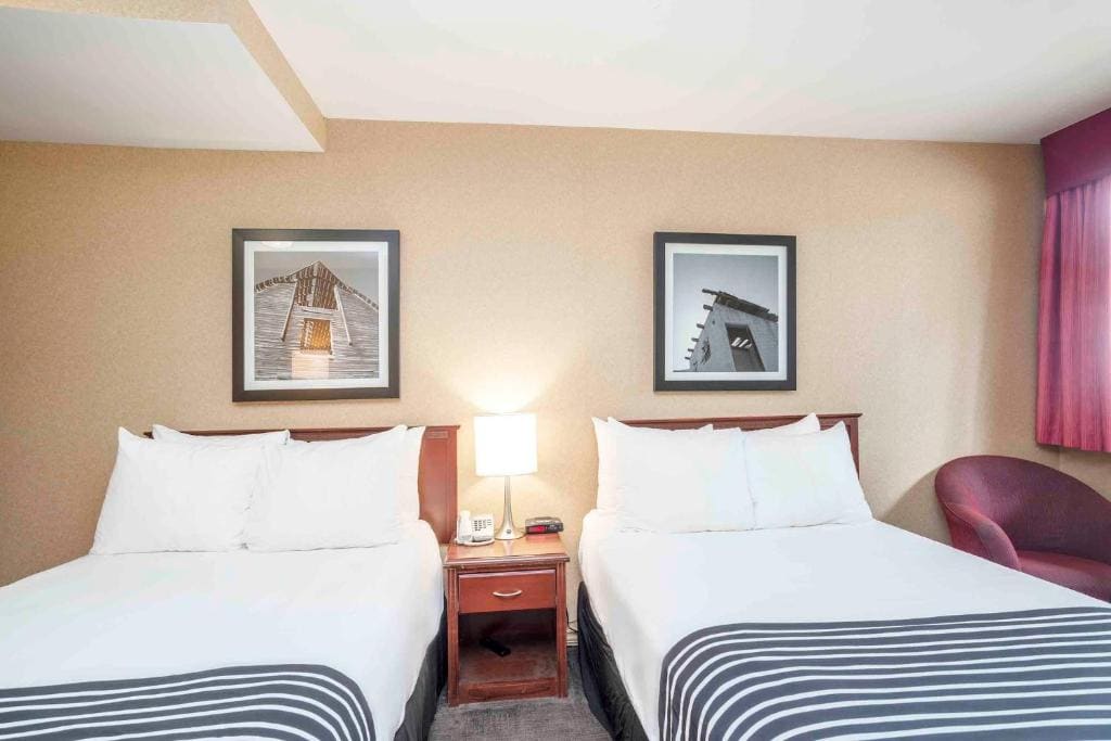 Standard Room, 2 Double Beds room - Image 3
