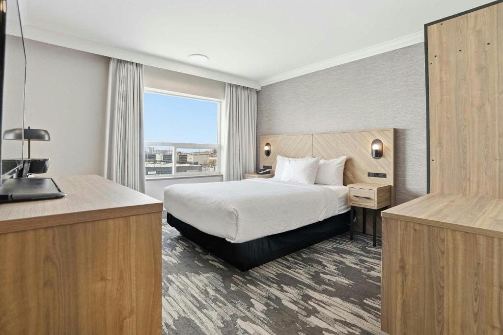 Standard Room, 1 Queen Bed room - Image 1