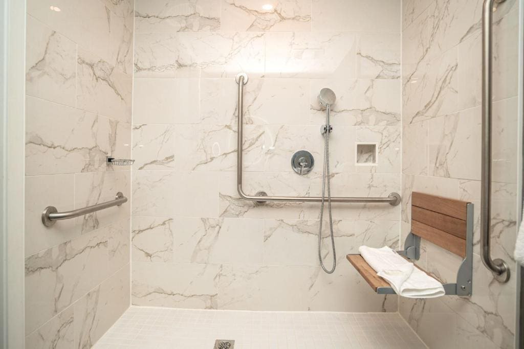 Accessible Room, 1 King Bed room - Image 3