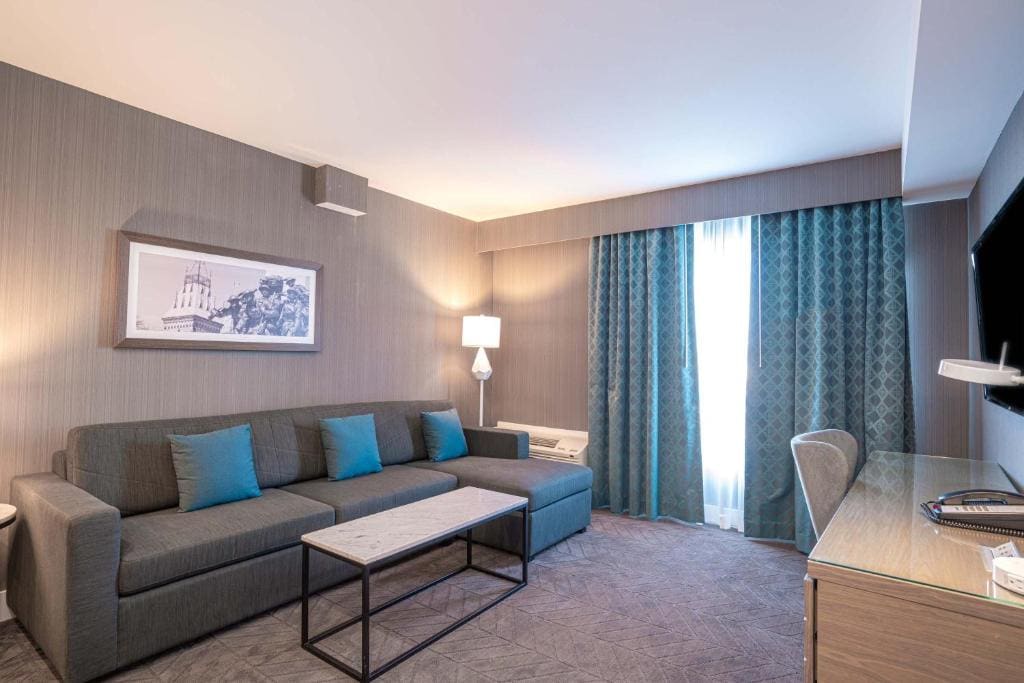 Grand Suite, 1 King Bed, Sofa Bed, Kitchenette room - Image 1