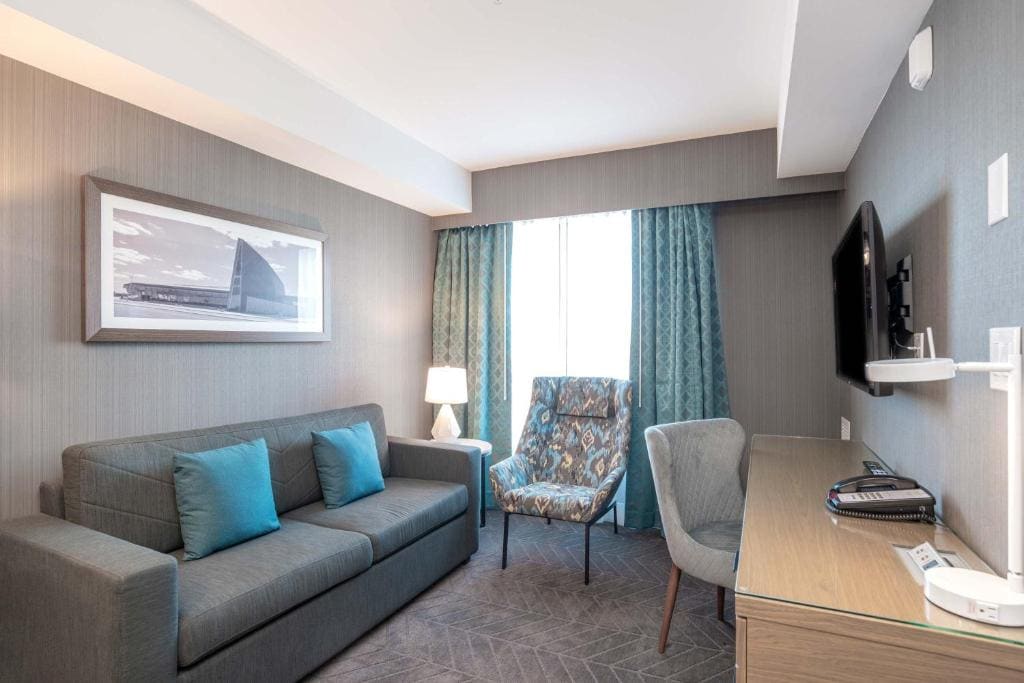 Standard Suite, 1 King Bed, Kitchen room - Image 1