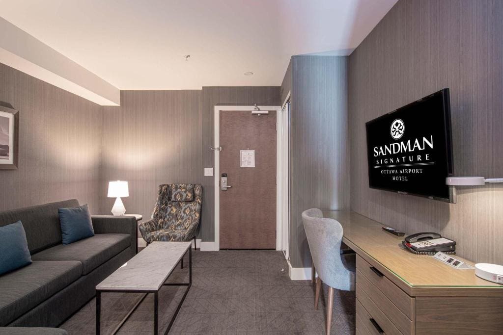 Standard Suite, 1 King Bed, Sofa Bed, Kitchenette room - Image 2