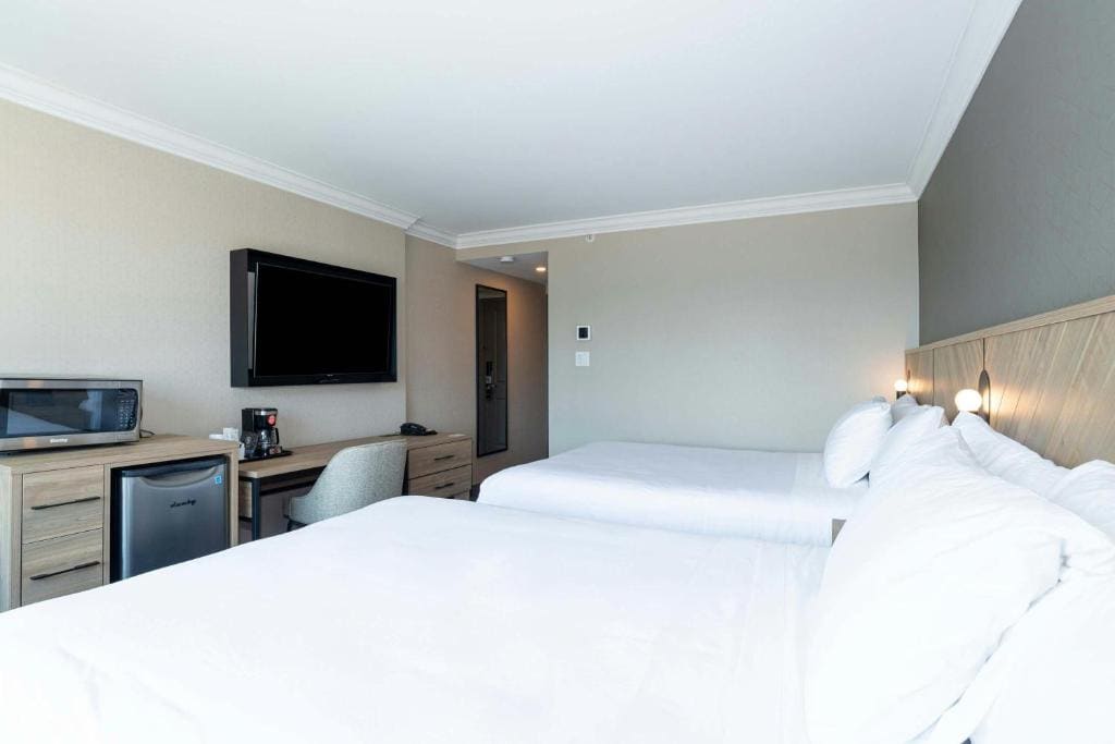 Standard Room, 2 Queen Beds, North Tower room - Image 2