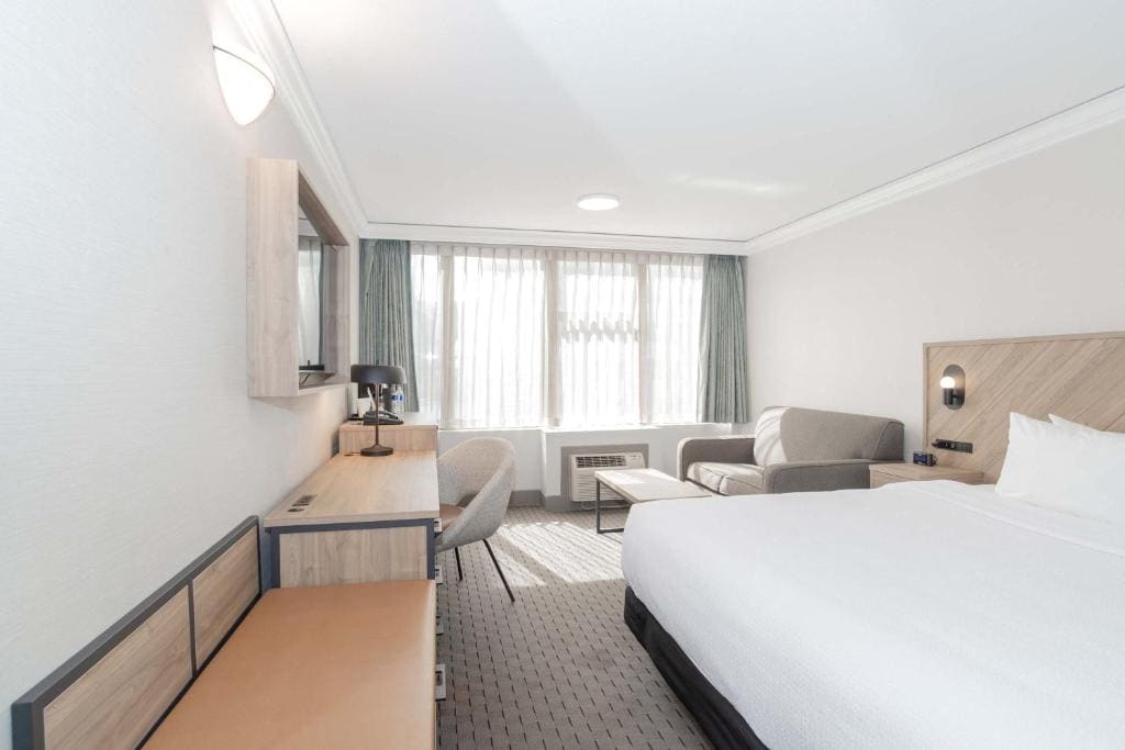Standard Room, 1 King Bed, Sofa Bed, South Tower room - Image 1