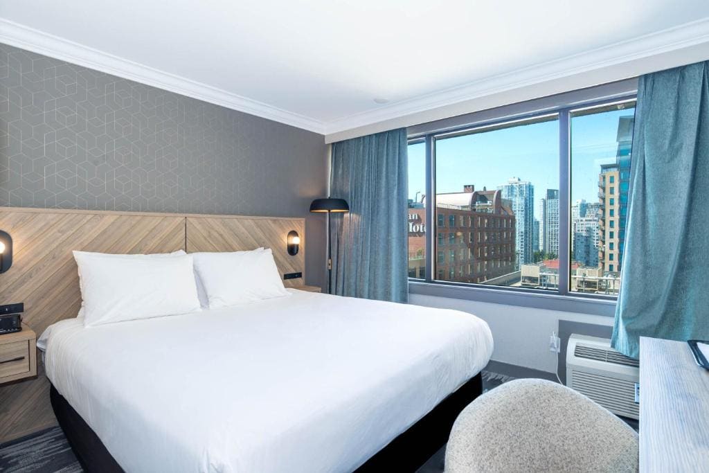 Standard Room, 1 King Bed, North Tower room - Image 2