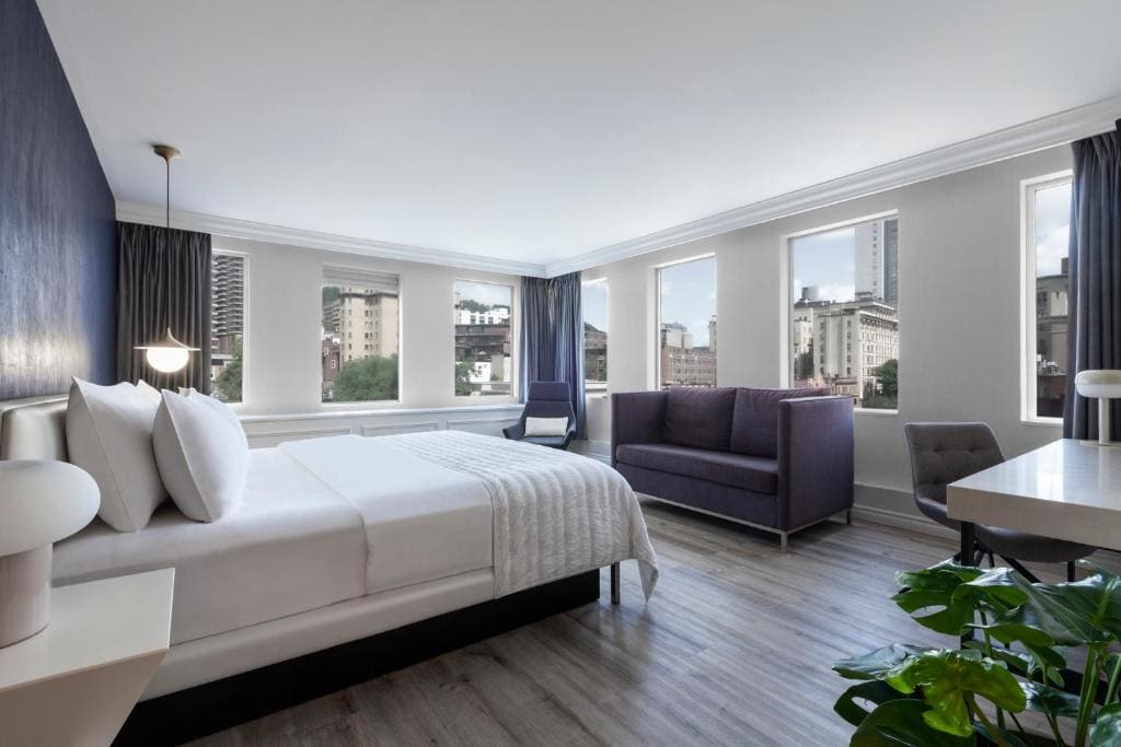 Junior Suite, 1 King, Corner room room - Image 1