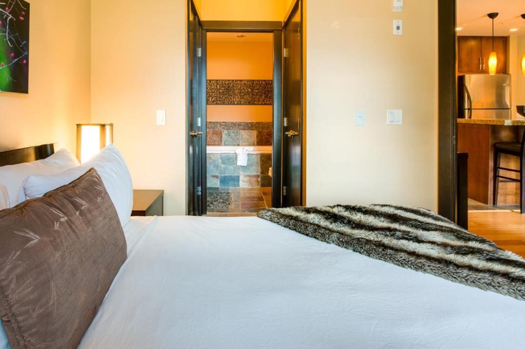 One-Bedroom Suite room - Image 3