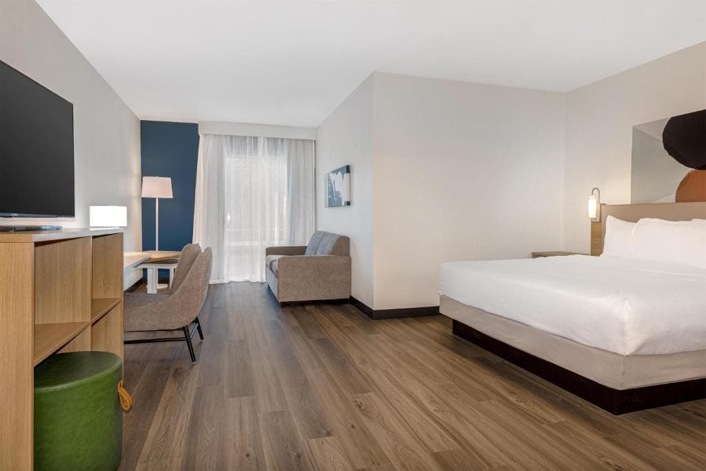 King Room with Sofa Bed - Non-Smoking room - Image 1