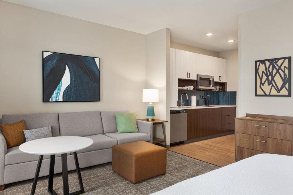 King Studio Suite with Walk In Shower room - Image 1