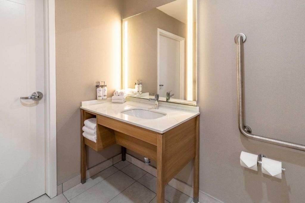 Queen Studio Suite with Mobility Accessible Roll-In Shower room - Image 1