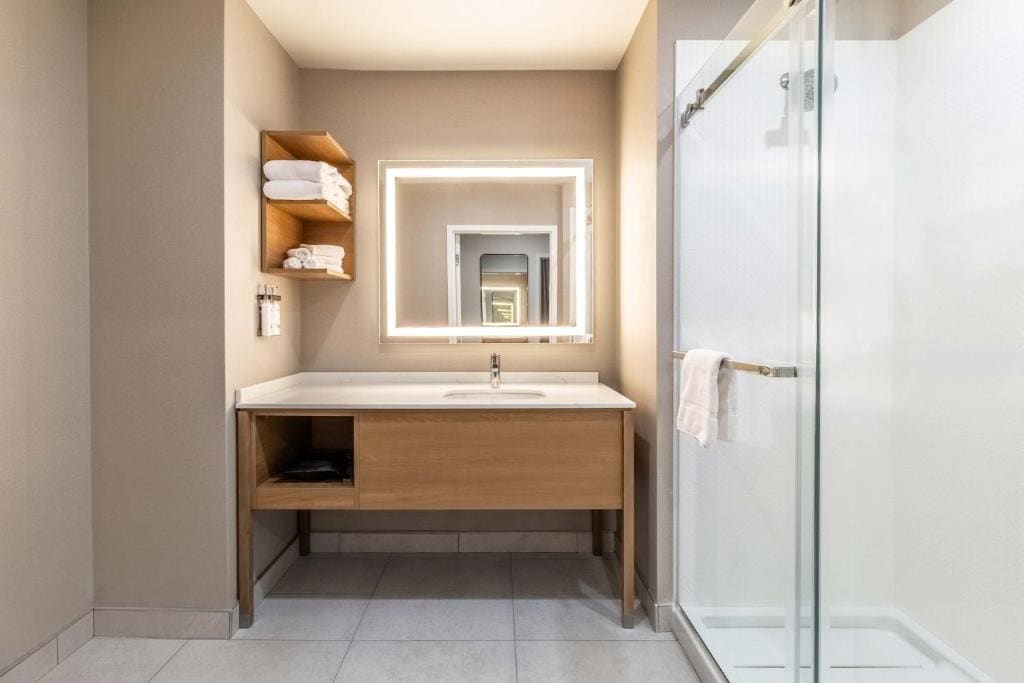 One-Bedroom Twin Suite room - Image 1