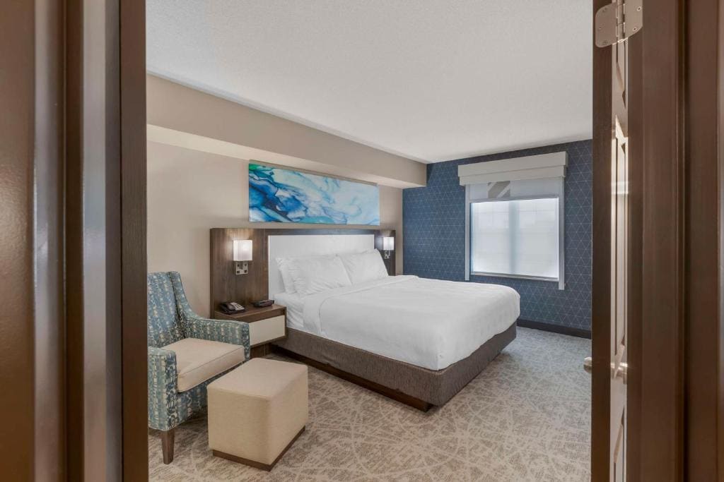 One-Bedroom King Suite with Sofa Bed room - Image 1