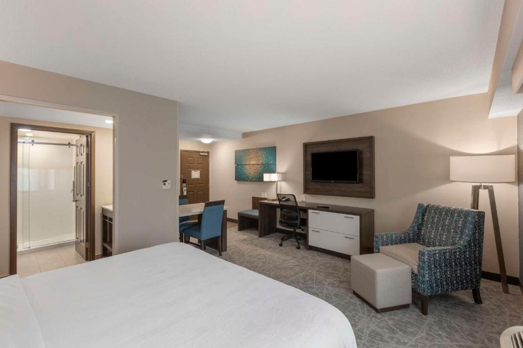 King Suite with Kitchen room - Image 2
