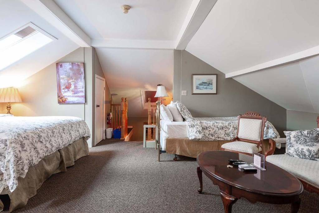 King Suite room - Image 2