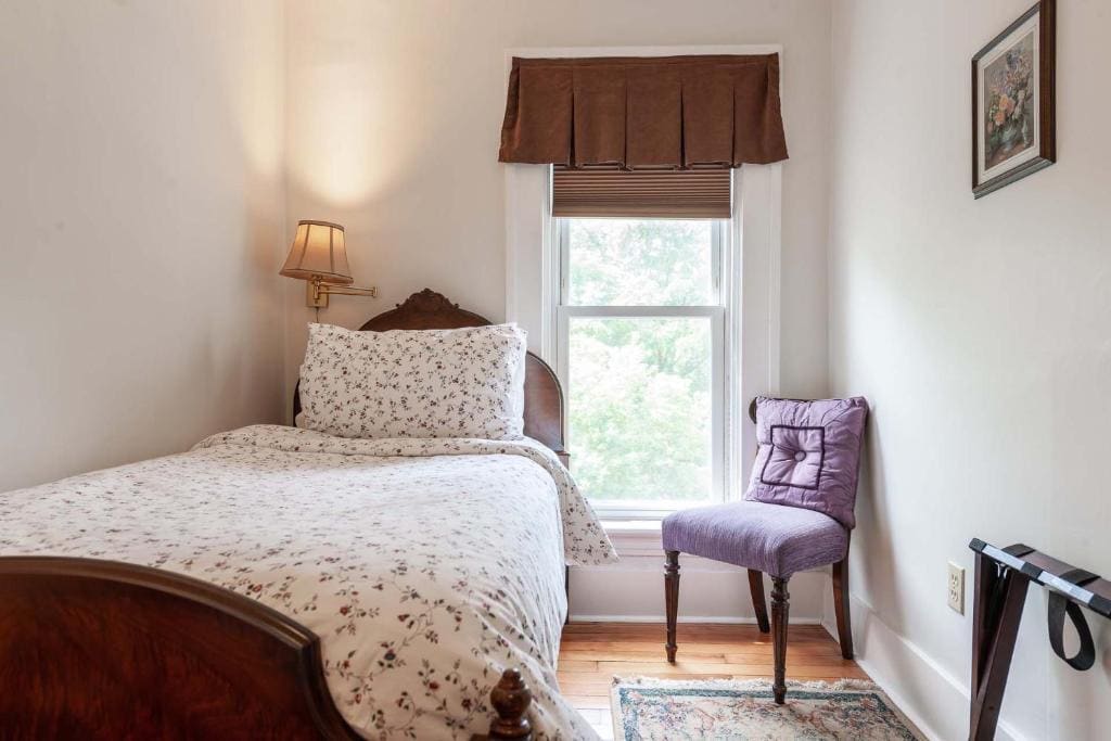 Twin Room with View room - Image 3