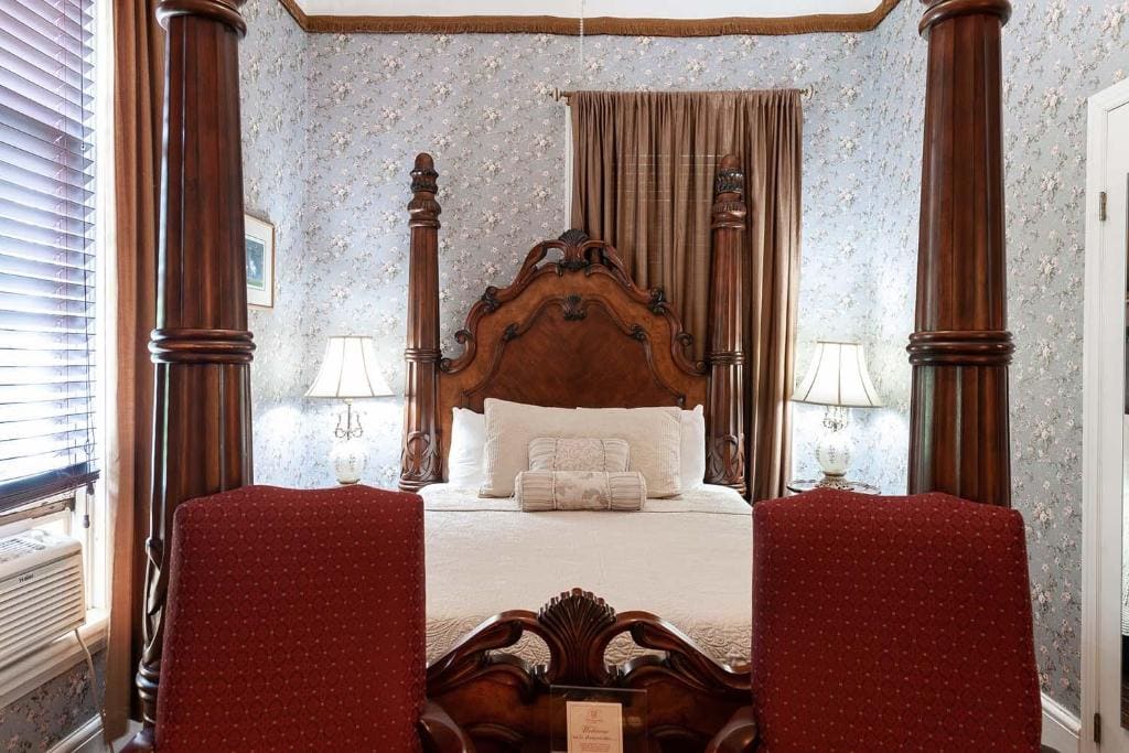 Deluxe Queen Room room - Image 1