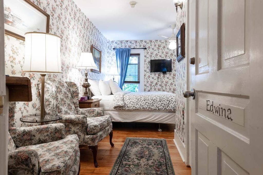 Deluxe King Room room - Image 3