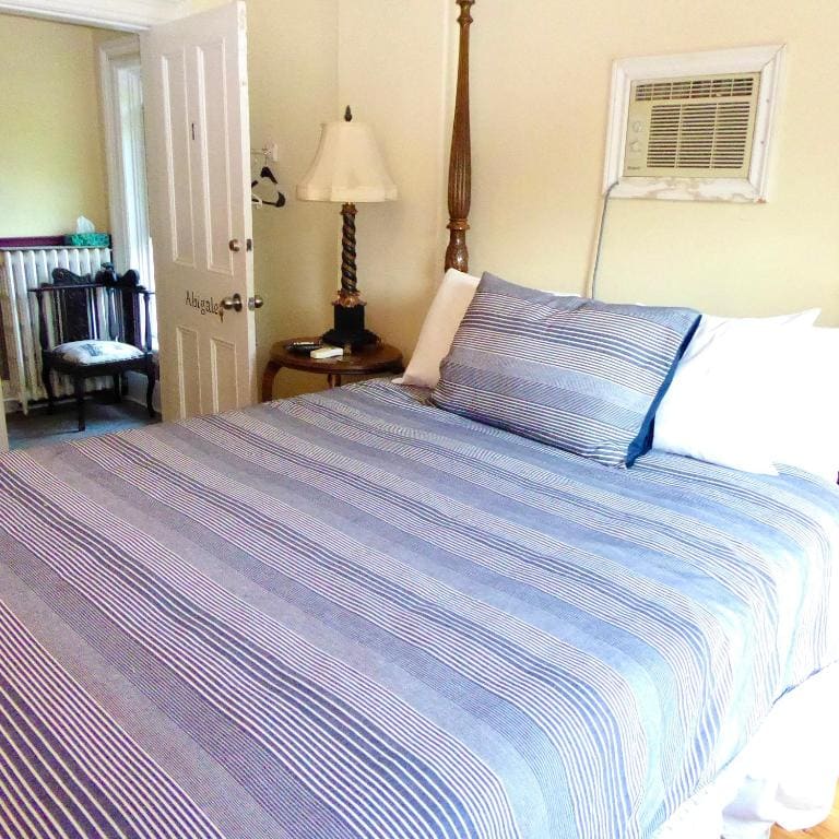 Small Double Room room - Image 2