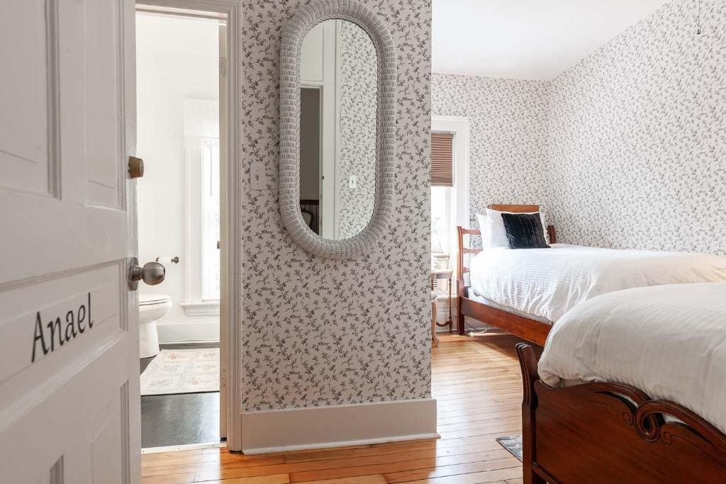 Deluxe Twin Room room - Image 3
