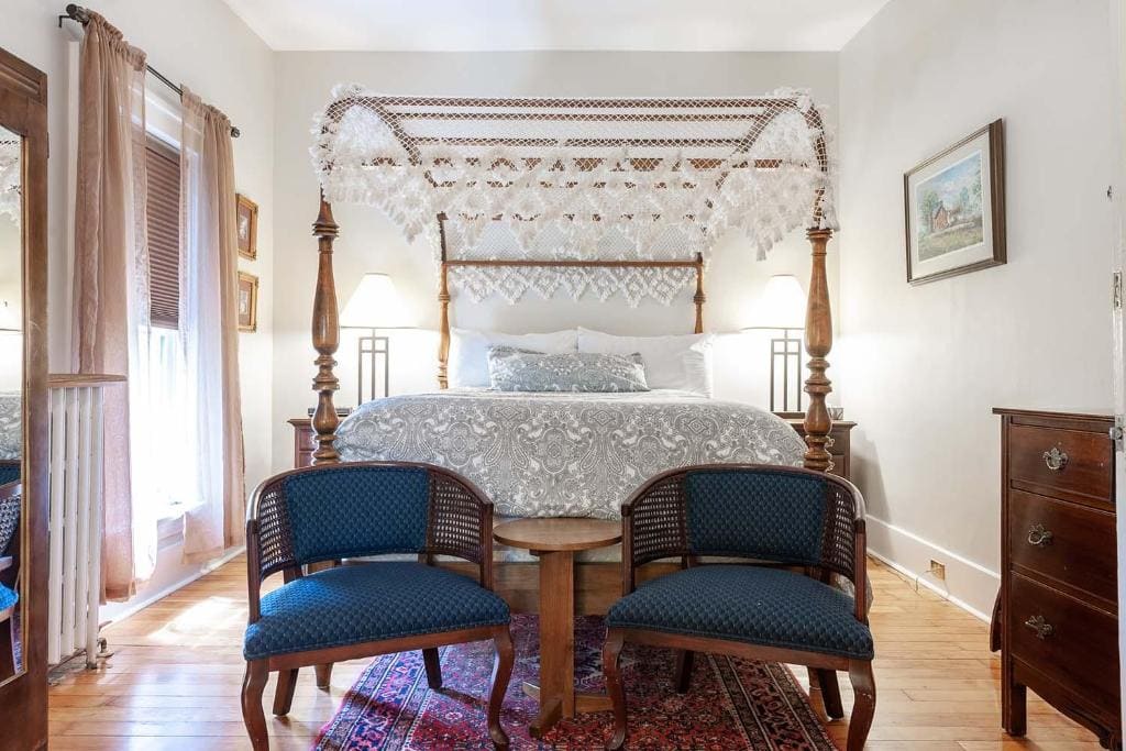Deluxe Double Room (2 Adults + 1 Child) room - Image 2
