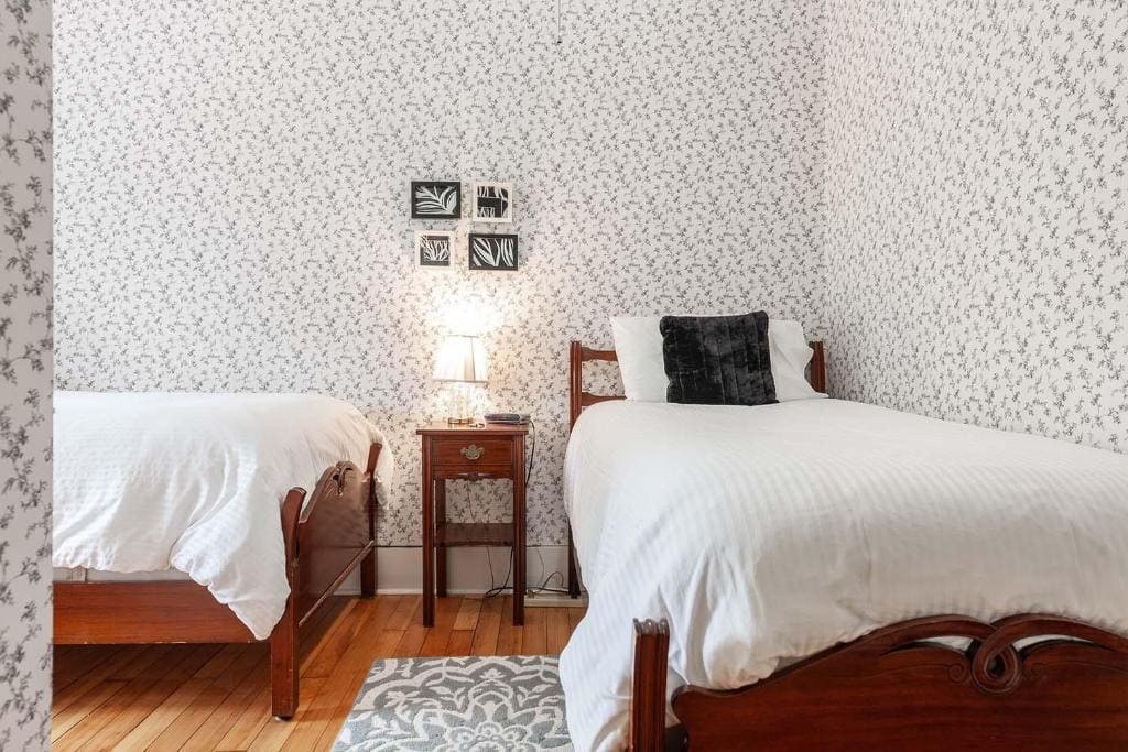 Deluxe Twin Room room - Image 2