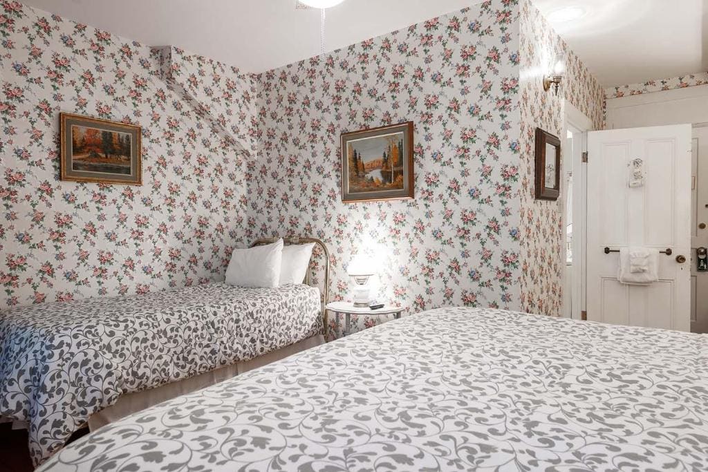 Deluxe King Room room - Image 2