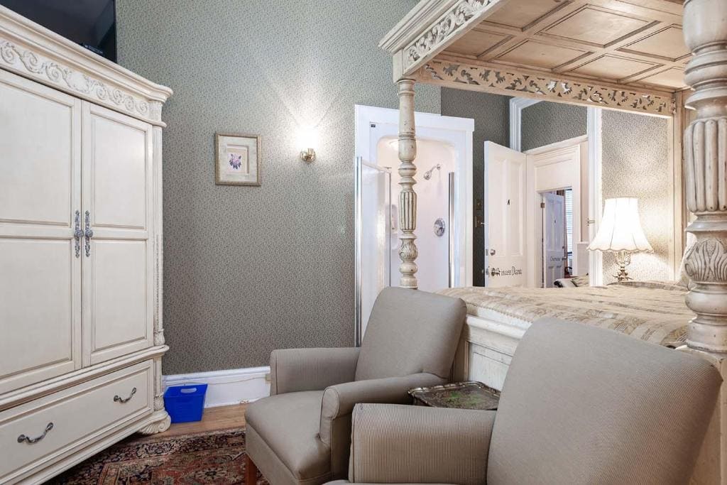 Deluxe Double Room with Shower room - Image 2
