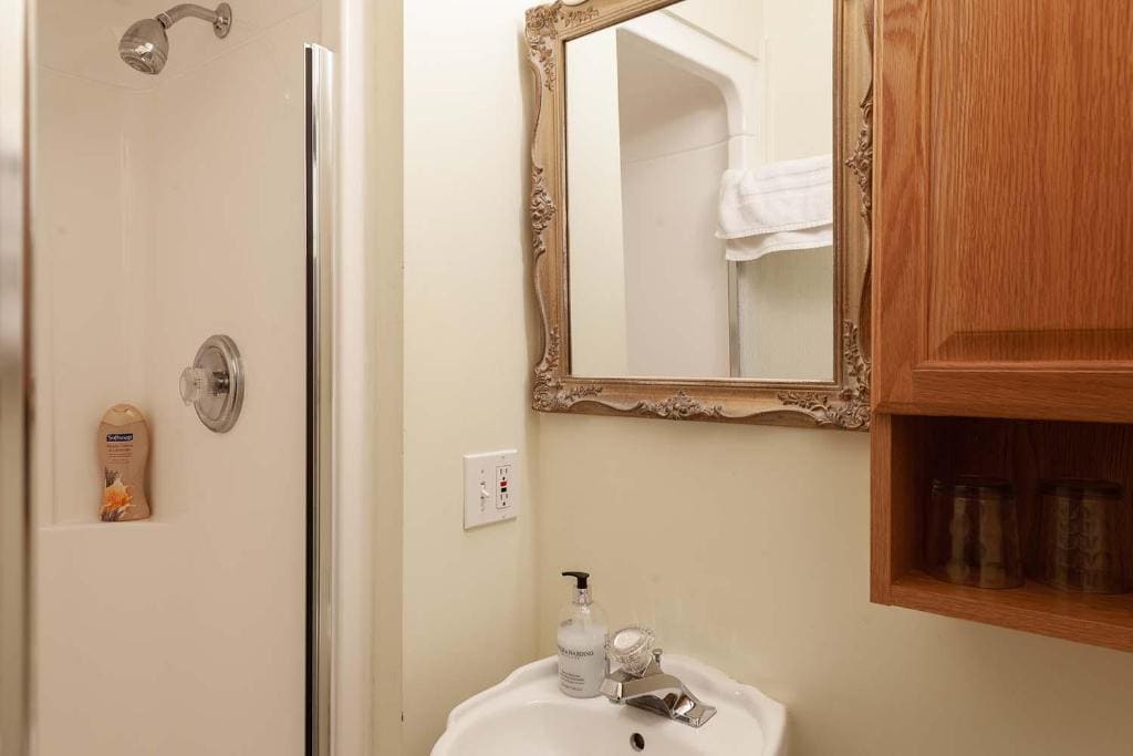 Deluxe Queen Room room - Image 3