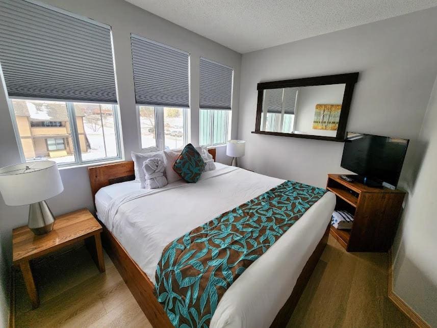 Two-Bedroom Suite with Spa Bath room - Image 1