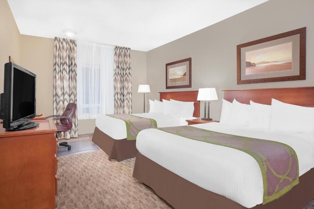Queen Room with Two Queen Beds - Non-Smoking room - Image 1
