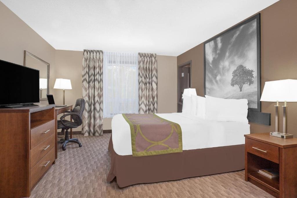 Queen Suite with Two Queen Beds - Non-Smoking room - Image 1