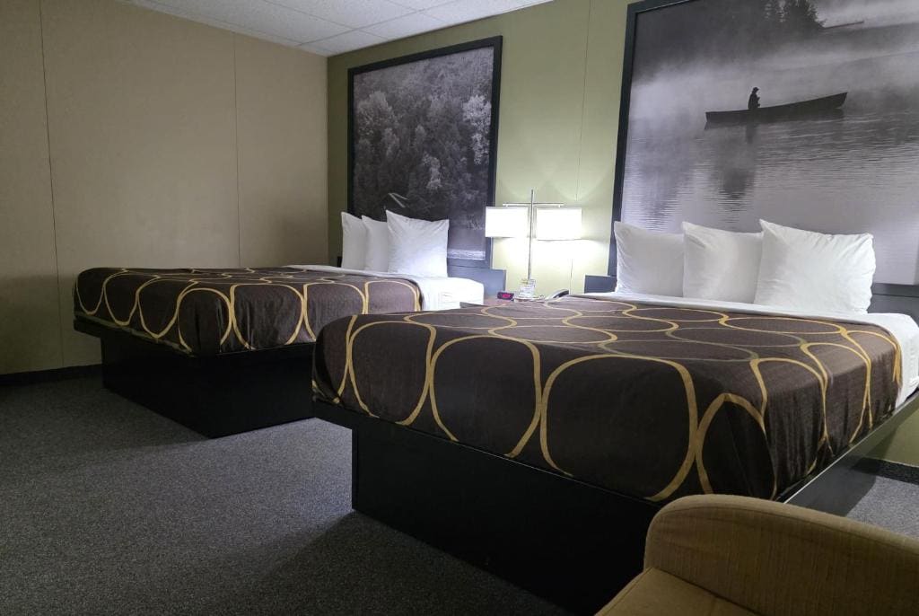 Queen Room with Two Queen Beds - Second Floor/Non-Smoking room - Image 3