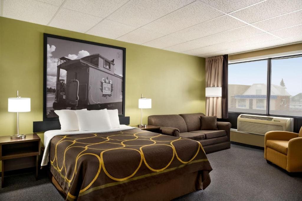 Queen Room with Balcony - Second Floor/Non-Smoking room - Image 2