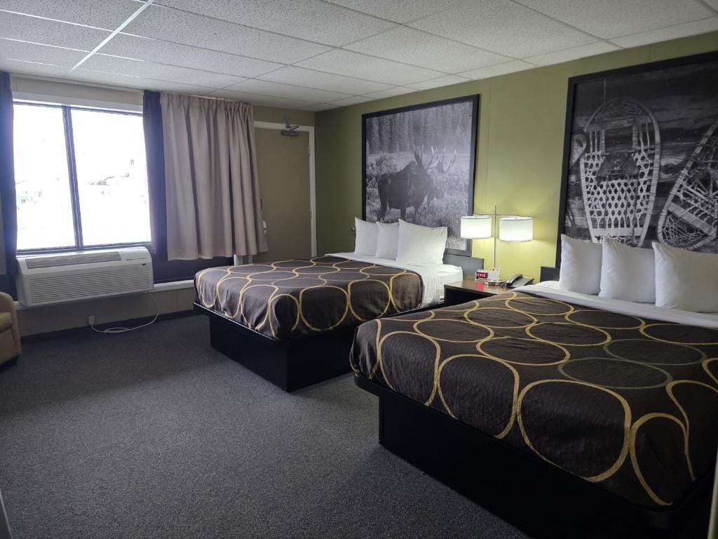 Queen Room with Two Queen Beds - First Floor/Non-Smoking room - Image 2