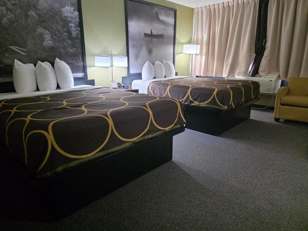 Queen Room with Two Queen Beds - Second Floor/Non-Smoking room - Image 1