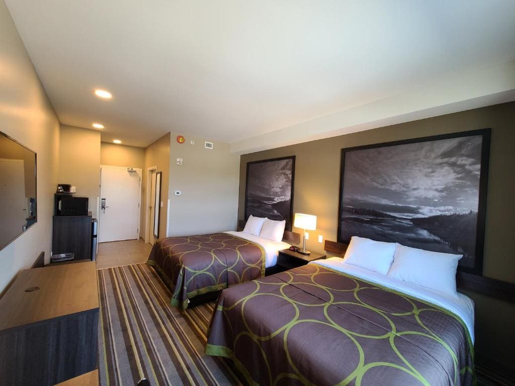 Queen Room with Two Queen Beds - Non-Smoking room - Image 1