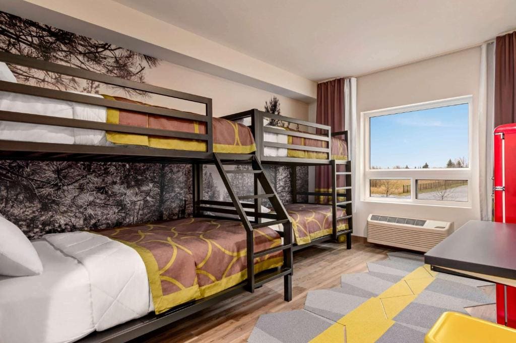 RM8 Concept room with 2 Bunk Beds, Non-Smoking room - Image 1