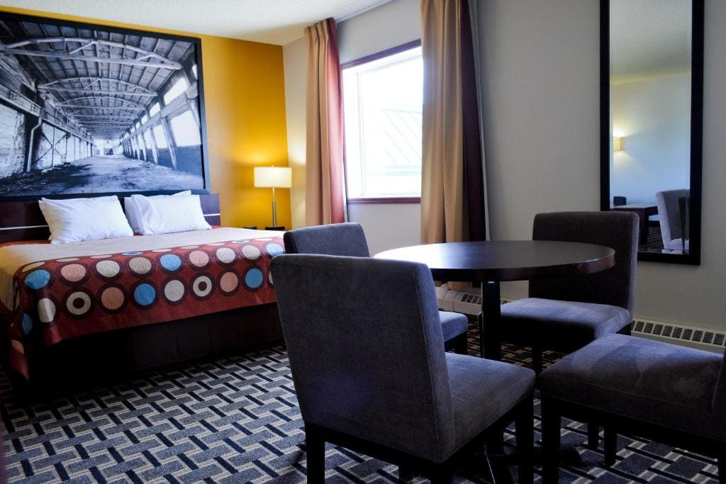1 King Bed, Studio Suite, Non-Smoking room - Image 3