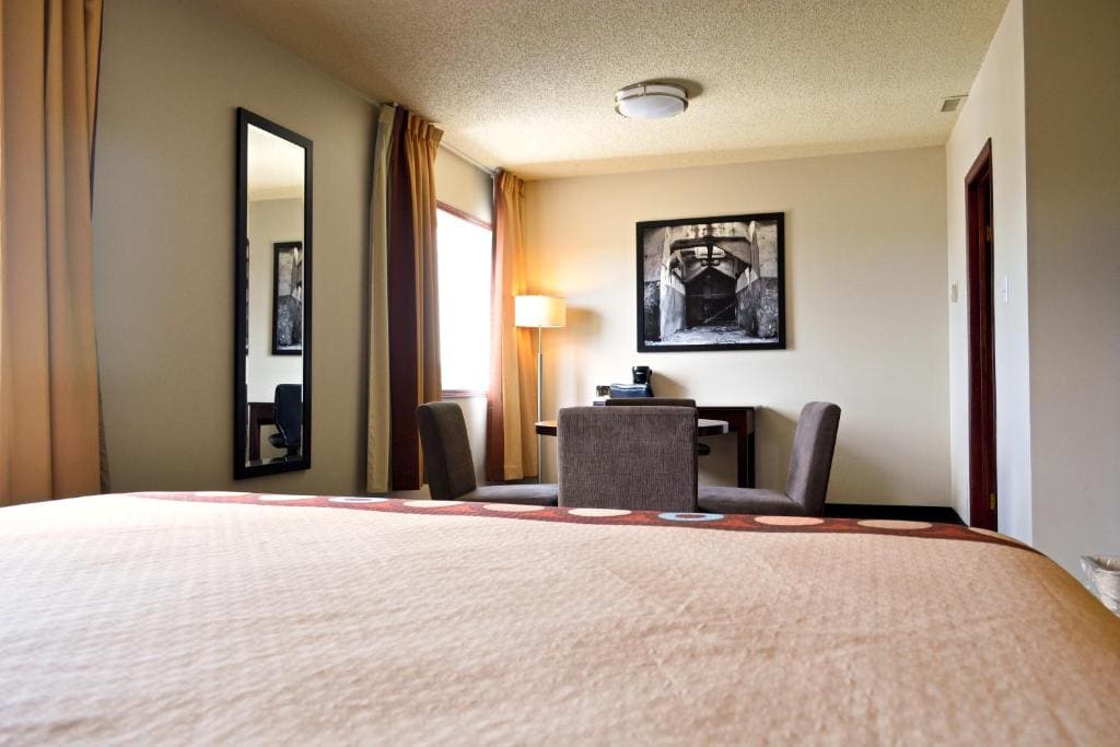 1 King Bed, Studio Suite, Non-Smoking room - Image 1