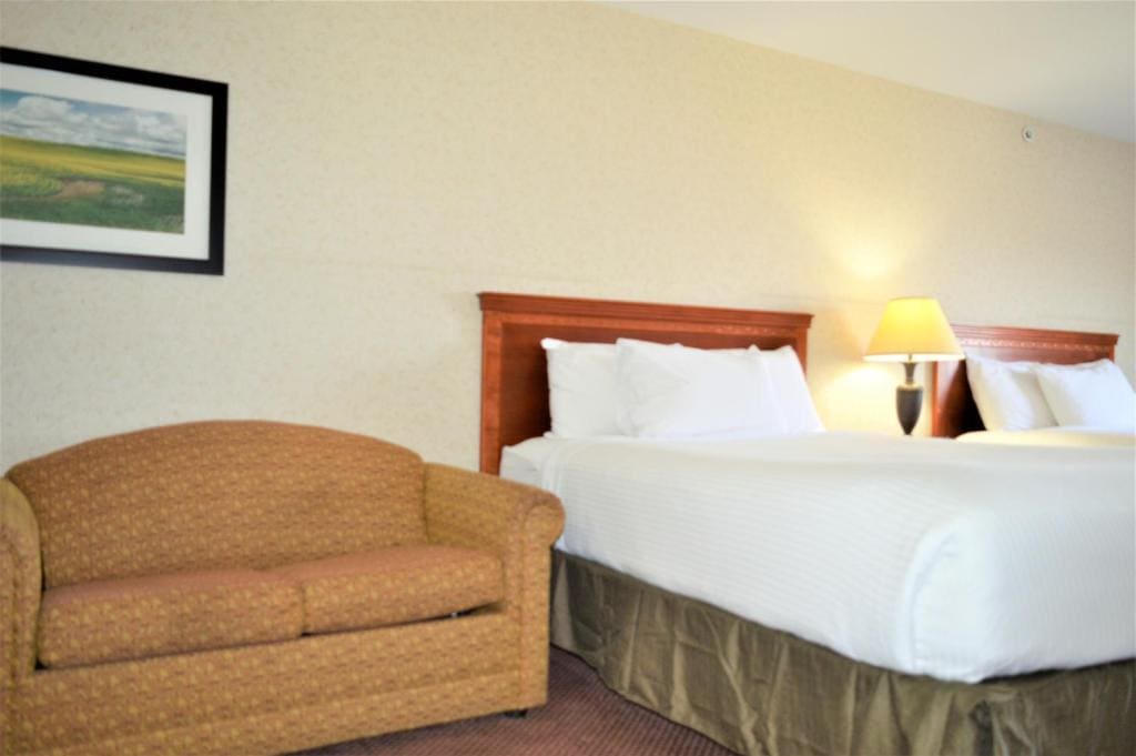 Queen Studio with Two Queen Beds, Sofa Bed and Kitchen - Non-Smoking room - Image 3