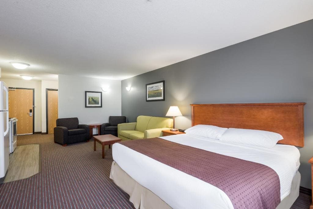 King Room with Sofa Bed and Full Kitchen - Non-Smoking room - Image 1