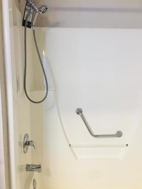 Queen Room - Disability Access/Non-Smoking room - Image 2