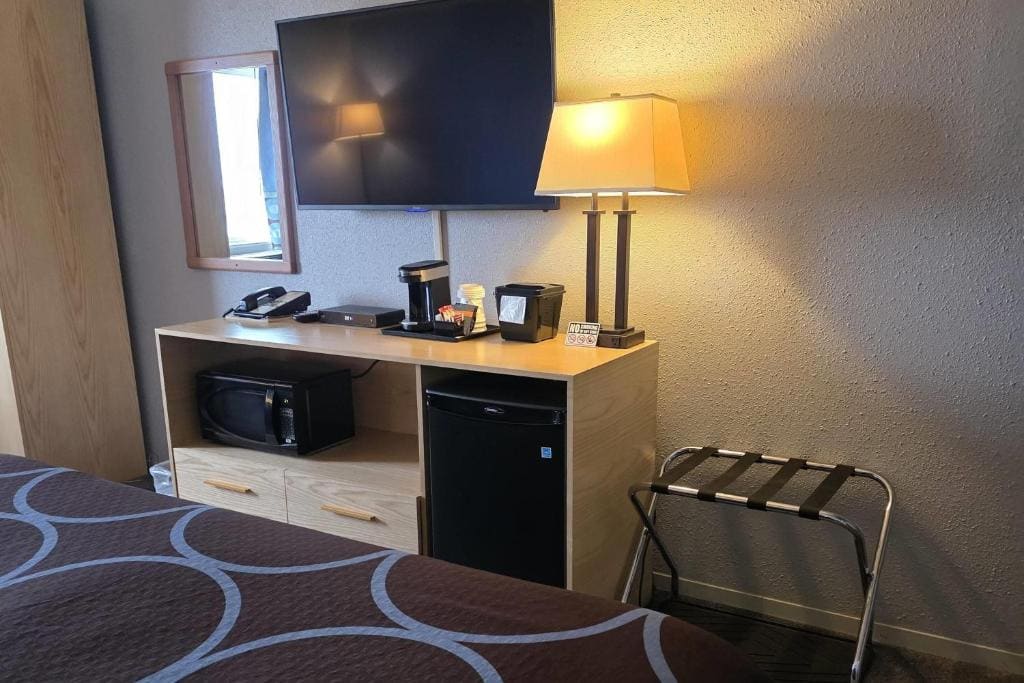 King Room - Non-Smoking room - Image 2