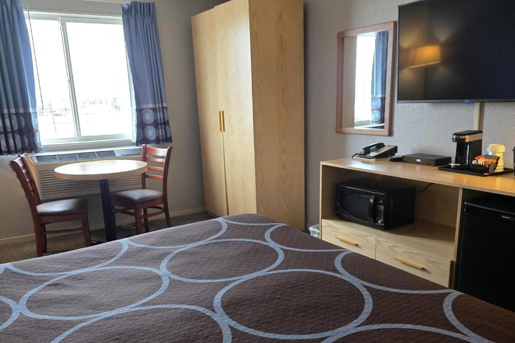 King Room - Non-Smoking room - Image 1