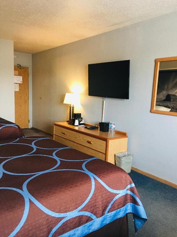 Queen Room with Two Queen Beds - Non-Smoking room - Image 1